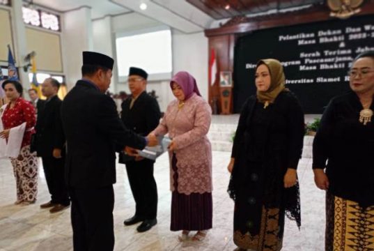 Rektor Unisri Lantik 12 Pejabat Dekan dan Wakil Dekan Baru Masa Bakti 2023- 2027