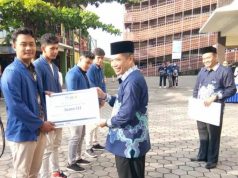 Rektor USM Berikan Penghargaan kepada Mahasiswa Berprestasi