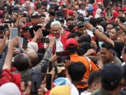 Diundang Wali Kota Surabaya, Ganjar Dikerubuti Ribuan Warga