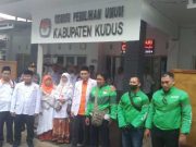 Daftarkan Caleg, PKS Kudus Datangi KPU dengan Diantar Ojol