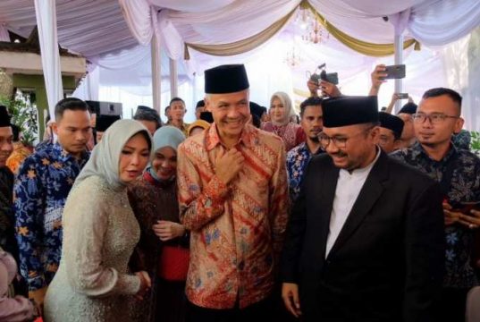 Hadiri ‘Ngunduh Mantu’ Pernikahan Adik Gus Yahya, Ganjar Jadikan Ruang Silaturahmi