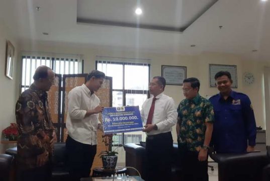 Rektor USM Beri Penghargaan Rp 10 Juta dan Beasiswa S2 Ilmu Hukum ke Dewangga