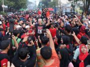 Batalkan Senam, Emak-emak Pilih Selfie