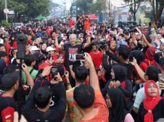 Batalkan Senam, Emak-emak Pilih Selfie