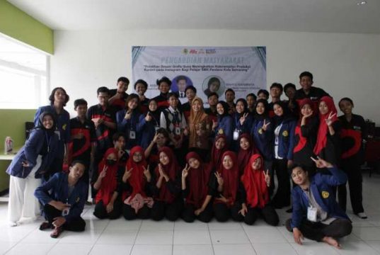 Mahasiswa Ilkom USM Bagikan Ilmu Desain Grafis ke Siswa SMK Perdana Kota Semarang