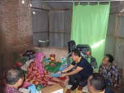 Baksos IKAPTK Jepara, Edy Sujatmiko Serahkan Kursi Roda ke Mbah Sardi