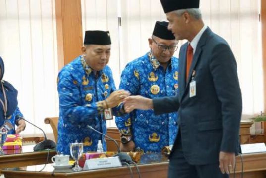 Diperpanjang sebagai Pj. Bupati, Edy Supriyanta, Ganjar Pranowo : Selesaikan Persoalan Karimunjawa