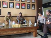 Menteri Sosial Temui Siswa SMP Korban Sex Sejenis, Risma: Jangan Sampai Anak Lain Jadi Korban