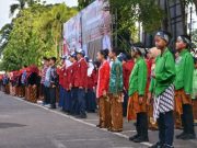 Hardiknas di Grobogan, Peserta Upacara Mengenakan Pakaian Adat Nusantara