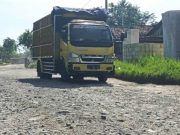 Warga Keluhkan Kerusakan Jalan di Ruas Kuwu-Galeh, Sering Timbulkan Kecelakaan