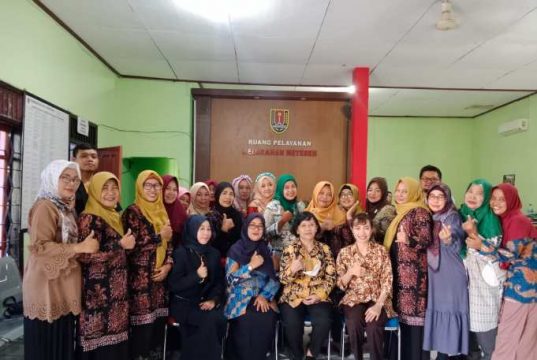 Dosen FE USM Berikan Pelatihan Keterampilan Menjual ke Pelaku UMKM di Kelurahan Meteseh