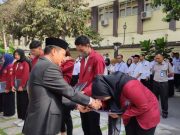 Peringati Hardiknas Unisri Beri Penghargaan pada Mahasiswa Berprestasi