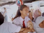 Tangis Regi Nabila Siswi SD di Grobogan Terhenti Ketika Disalami Ganjar Pranowo