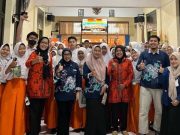 Tim PkM FTP USM Beri Pelatihan Pembuatan Teh Susu Herbal Daun Kelor di SMK Ibu Kartini Semarang