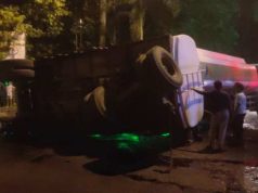 Truk Tangki Muatan Tetes Tebu Ini Terguling di Simpang Lima Purwodadi, Salah Masuk Jalur