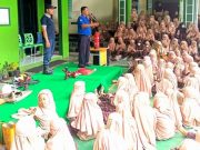 Siswa SD-IT Bertanya: Pak, Apa Sebabnya Kok Terjadi Kebakaran ?