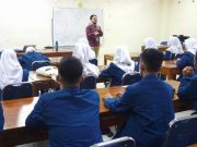 Puluhan Siswa SMK Negeri 2 Mojokerto Mengikuti Kuliah di ISI Surakarta