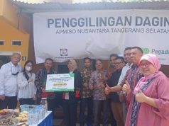 Pegadaian Kanwil IX Jakarta 2 Salurkan Bantuan Mesin Giling Daging ke Pedagang Bakso
