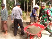 Babinsa di Wonogiri, Bantu Warga Membangun Jalan dan Jamban