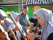 Prasarana Jalan di Ruas Cemeng-Widoro Pacitan Dihotmix