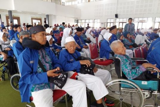 1.290 Calon Haji Kebumen Berangkat, Tertua 101 Tahun