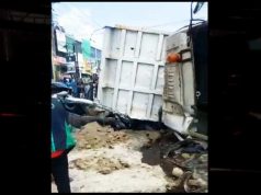 Truk Dump Muat Tanah Galian Tabrak Mobil dan Motor di Jrakah, Diduga Rem Blong