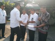 Perhutani KPH Randublatung Serahkan Bantuan Pendidikan dan Pensiunan