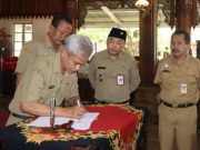 Sekarang, Mengurus Akta Kelahiran Cukup di Desa