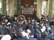 Ratusan Mahasiswa UMK Segel Gedung Rektorat
