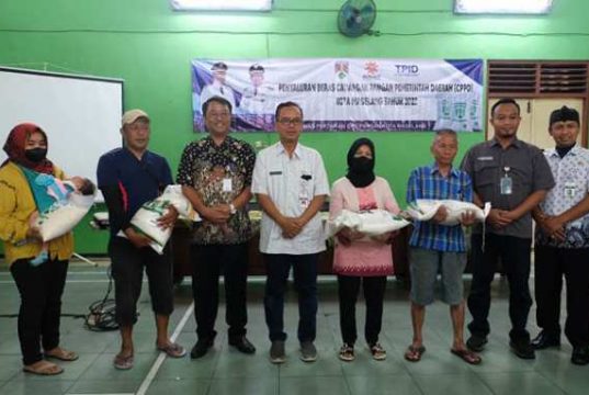 Salurkan Cadangan Pangan Pemerintah, Wali Kota Magelang Pesan: Agar Warga ‘Loman Sepodo-podo’