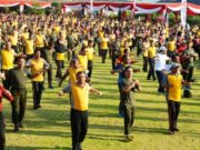 Olahraga Bersama Wujud Nyata Sinergitas TNI-Polri di Jawa Tengah Kasdam Brigjen TNI Ujang Darwis, MDA, bersama Kapolda Jateng Irjen. Pol. Drs. Ahmad Luthfi, S.St.Mk, SH serta para Prajurit dan anggota Kepolisian berkegiatan olahraga bersama, di Lapangan Polda Jateng, Jalan Pahlawan, Jumat (23/6/2023). Foto : Dok Pendam IV/Diponegoro.