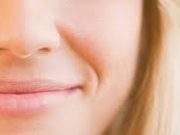 Tips Melembapkan Bibir Secara Alami