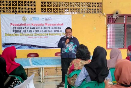 Tim PkM USM Beri Edukasi Pengelolaan Keuangan dalam Usaha ke Pelaku UMKM Gerai Kopimi Kelurahan Mlatiharjo