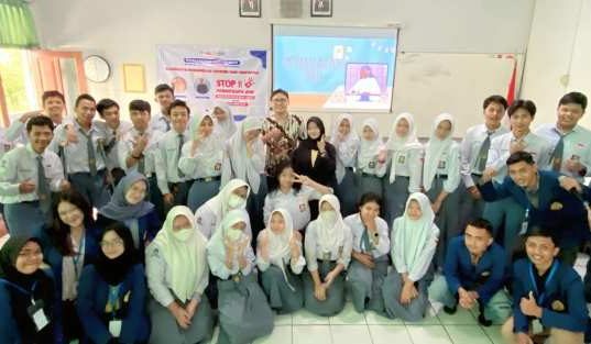 Mahasiswa Ilkom USM Sosialisasi Pencegahan Pernikahan Dini di SMA Kesatrian 1 Semarang