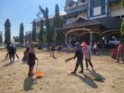 Peringati Kelahiran Pancasila Santri Ponpes Sabilurrasyad Kendal Bersihkan Sampah Stadion