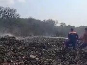 Gunakan Backhoe, Api di TPA Darupono Dipadamkan
