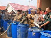 Sejumlah Desa di Jepara Mulai Kesulitan Air Bersih, Polres Droping Air ke Kedungmalang