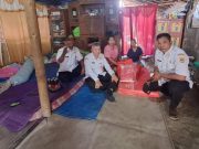 Ka Dinsos Grobogan Kunjungi Rumah Bambu Marmin, Perintahkan Desa Daftarkan ke BPJS