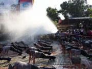 Upacara Kenaikan Pangkat di Polres Grobogan Ditandai Siraman Air dari Mobil Pemadam Kebakaran