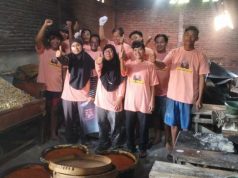 Relawan Mak Ganjar Tebar Manfaat di Kudus, Latih Warga Buat Cemilan