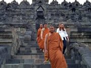 Sampai di Candi Borobudur, Para Bhikkhu Thudong Terharu bhikkhu thudong