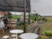 Soto Sawah Mijen, Makan Sambil Menikmati Hamparan Pemandangan