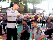Naik Pangkat, 41 Personel Polres Wonogiri Disiram Air Bunga