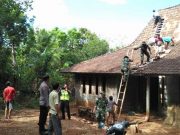 TNI-Polri Bantu Perbaiki Rumah Warga yang Rusak Karena Gempa