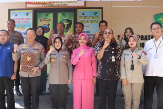 Ratusan Emak-emak Ikuti Pelayanan Program KB di Polres Jepara