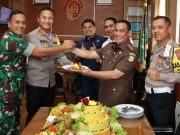 Berikan Kejutan di Hari Adhiyaksa, Kapolresta Magelang Kunjungi Kejaksaan