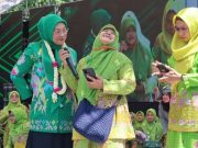 Mennaker Beri Hadiah Anggota Muslimat yang Bermedsos