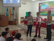 MPLS SMP Negeri 1 Purwodadi Diisi Sosialisasi Lalu Lintas, Anak Polisi Ditanya Manfaat Helm dan Apa Jawabnya?