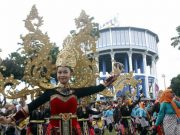 Meriahkan HUT ke-77 Bhayangkara, Tarian Massal ‘Sluku-Sluku Bathok’ Masuk Rekor MURI Tarian sluku-sluku bathok