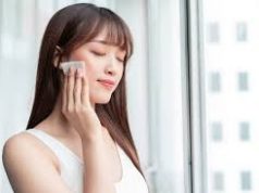 Tips Menghapus Riasan Dari Bahan Sederhana